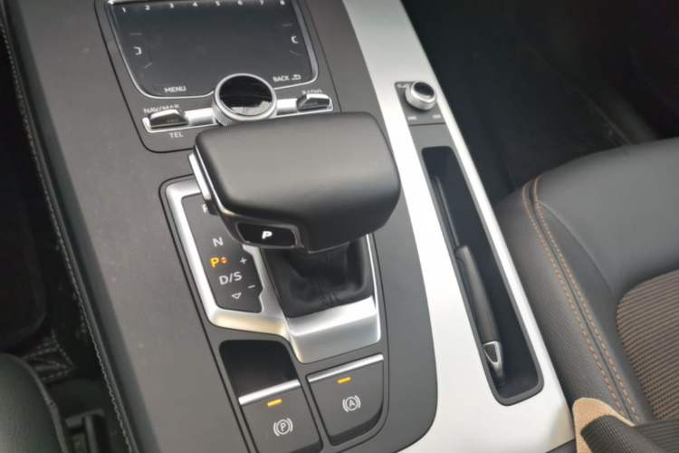 Used Audi Q5L 2018 40 TFSI Prestige Fashion Edition China VI Gear Lever
