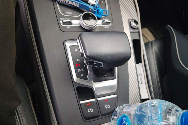 Used Audi Q5L 2018 45 TFSI Prestige Fashion Edition China V Emission Standard Gear Lever