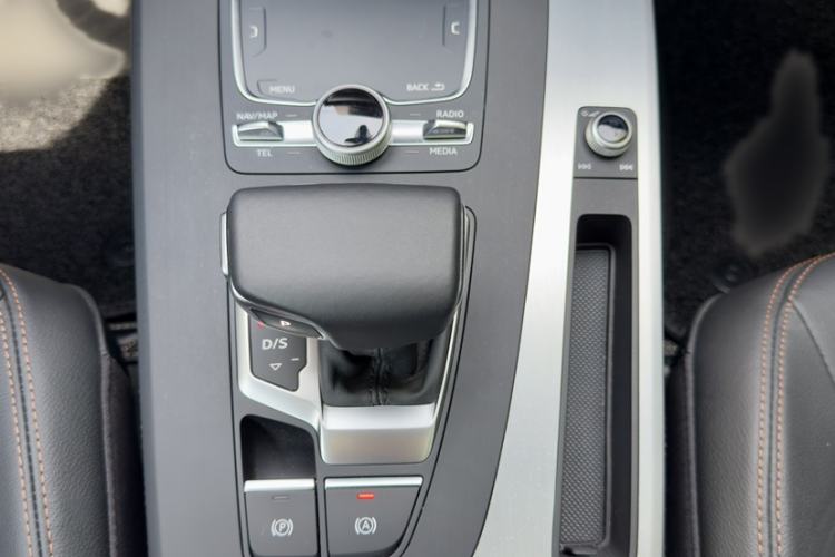 Used Audi Q5L 2018 40 TFSI Prestige Fashion Edition China VI Interior 9