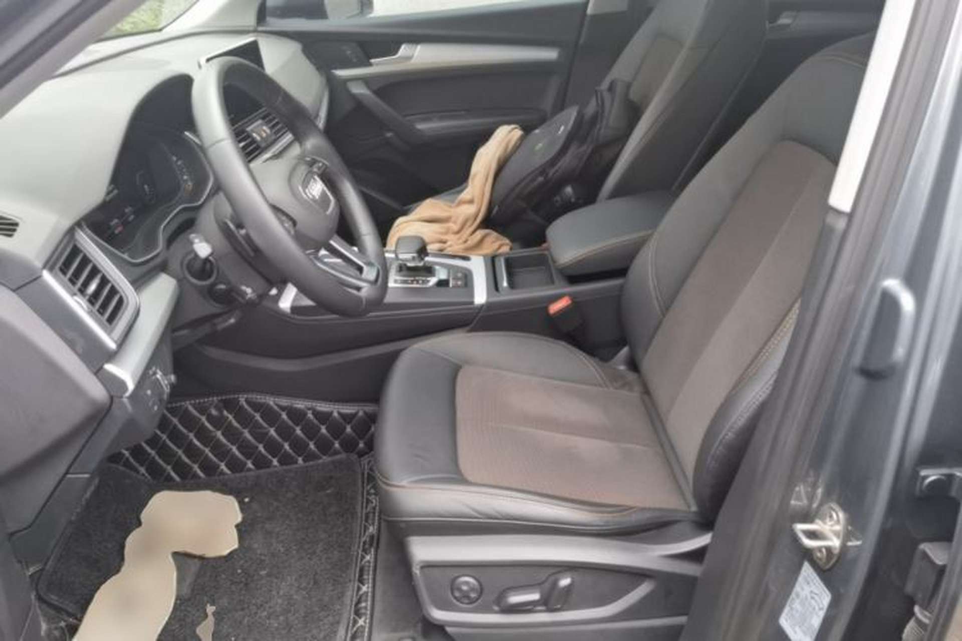 Used Audi Q5L 2018 40 TFSI Prestige Fashion Edition China VI Left Front Seat