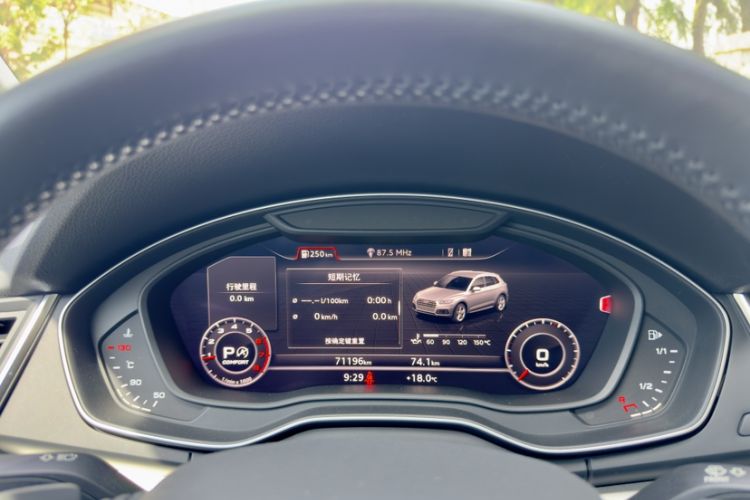 Used Audi Q5L 2018 40 TFSI Prestige Fashion Edition China VI Odometer Close Up