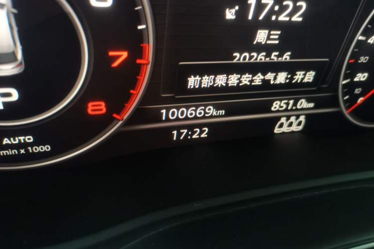 Used Audi Q5L 2018 45 TFSI Prestige Fashion Edition China VI Emission Standard Odometer Close Up
