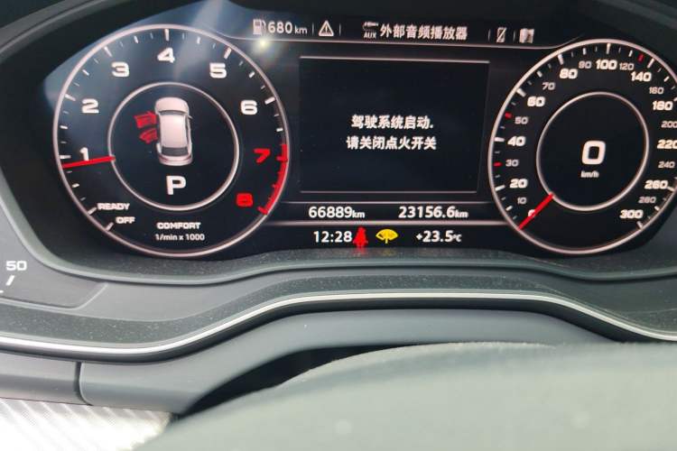 Used Audi Q5L 2018 45 TFSI Prestige Fashion Edition China V Emission Standard Odometer Close Up