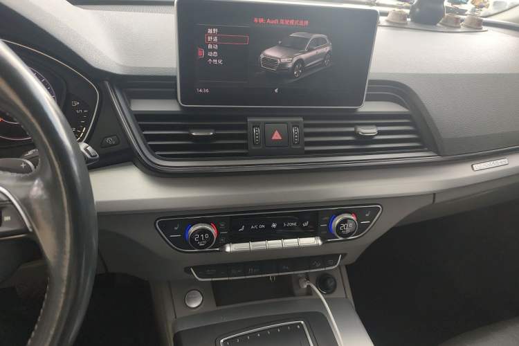 Used Audi Q5L 2018 40 TFSI Prestige Fashion Edition China VI Audio And AC Panel