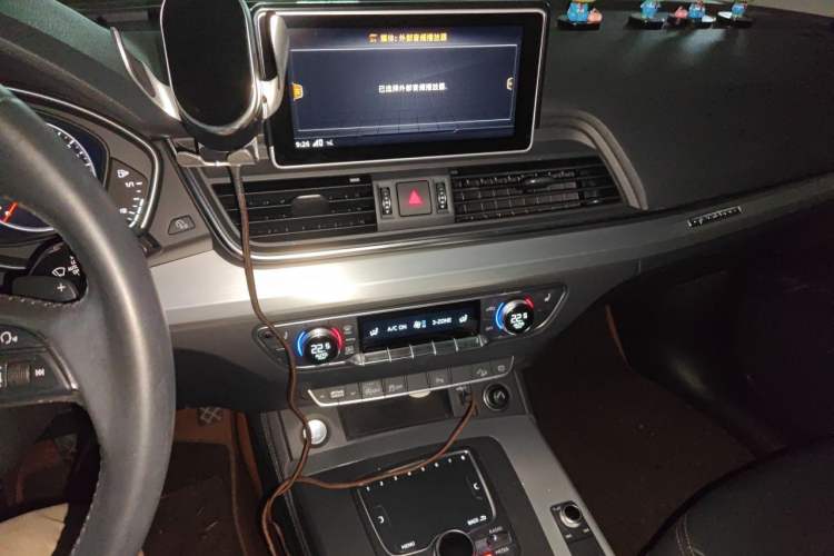 Used Audi Q5L 2018 40 TFSI Prestige Fashion Edition China VI Audio And AC Panel