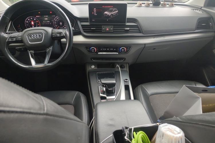 Used Audi Q5L 2018 40 TFSI Prestige Fashion Edition China VI Center Console