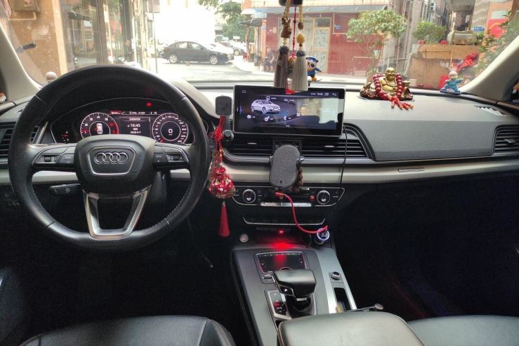 Used Audi Q5L 2018 40 TFSI Prestige Fashion Edition China VI Center Console