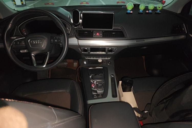 Used Audi Q5L 2018 40 TFSI Prestige Fashion Edition China VI Center Console