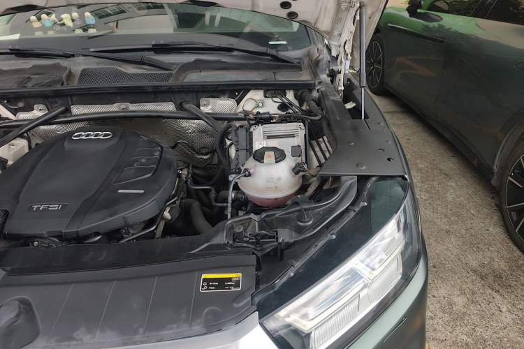 Used Audi Q5L 2018 40 TFSI Prestige Fashion Edition China VI Engine Bay Left