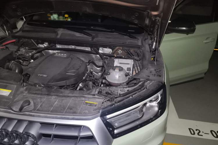 Used Audi Q5L 2018 40 TFSI Prestige Edition China VI Emission Standard Engine Bay Left