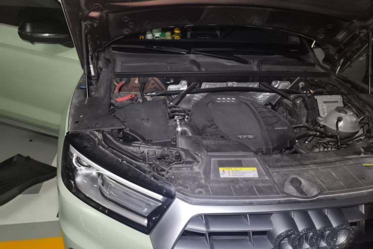 Used Audi Q5L 2018 40 TFSI Prestige Edition China VI Emission Standard Engine Bay Right