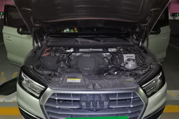 Used Audi Q5L 2018 40 TFSI Prestige Edition China VI Emission Standard Engine Bay