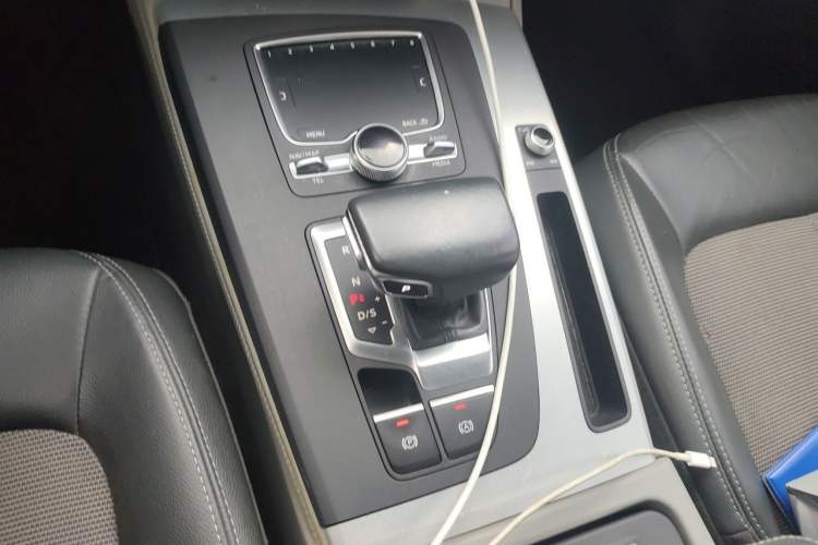 Used Audi Q5L 2018 40 TFSI Prestige Fashion Edition China VI Gear Lever