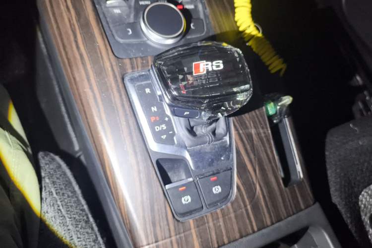 Used Audi Q5L 2018 40 TFSI Prestige Edition China VI Emission Standard Gear Lever