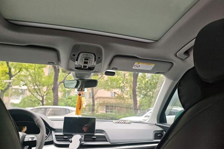Used Audi Q5L 2018 45 TFSI Prestige Fashion Edition China VI Emission Standard Headliner