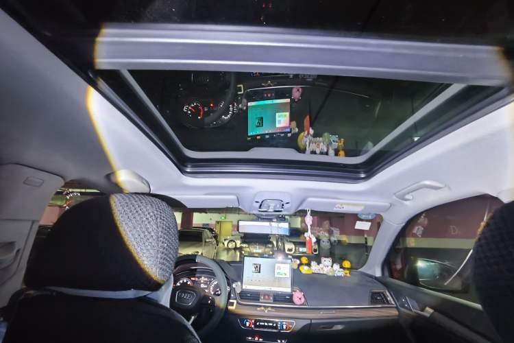 Used Audi Q5L 2018 40 TFSI Prestige Edition China VI Emission Standard Headliner