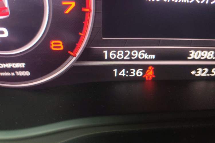Used Audi Q5L 2018 40 TFSI Prestige Fashion Edition China VI Odometer Close Up