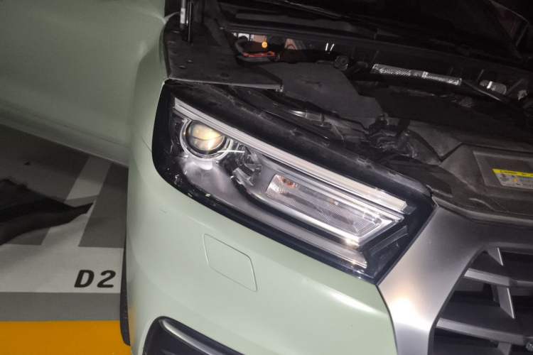 Used Audi Q5L 2018 40 TFSI Prestige Edition China VI Emission Standard Right Front Headlight