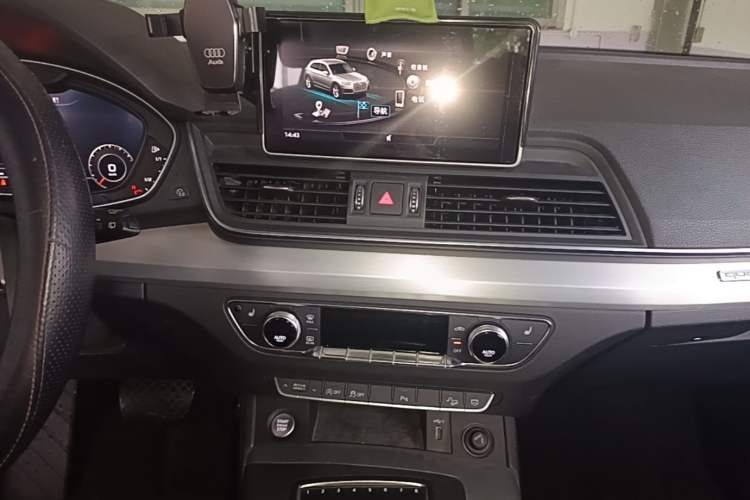 Used Audi Q5L 2018 40 TFSI Prestige Fashion Edition China V Audio And AC Panel