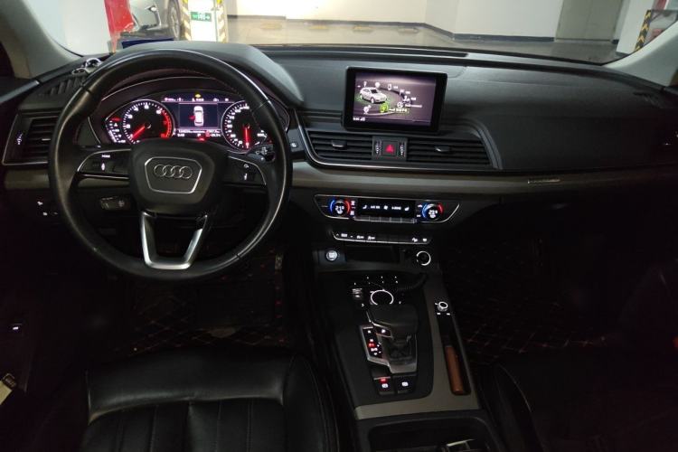 Used Audi Q5L 2018 40 TFSI Prestige Edition China VI Emission Standard Center Console