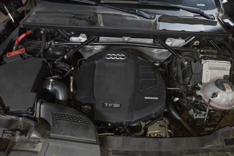 Used Audi Q5L 2018 40 TFSI Prestige Edition China VI Emission Standard Engine Bay
