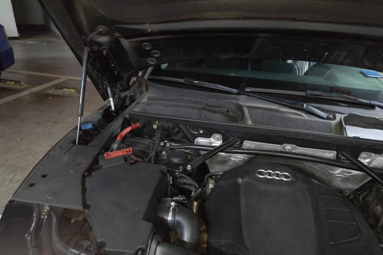 Used Audi Q5L 2018 40 TFSI Prestige Edition China VI Emission Standard Engine Bay Right