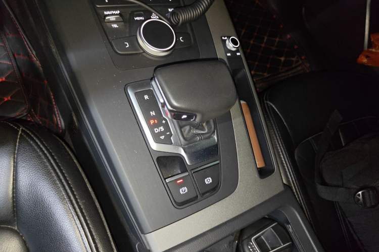Used Audi Q5L 2018 40 TFSI Prestige Edition China VI Emission Standard Gear Lever
