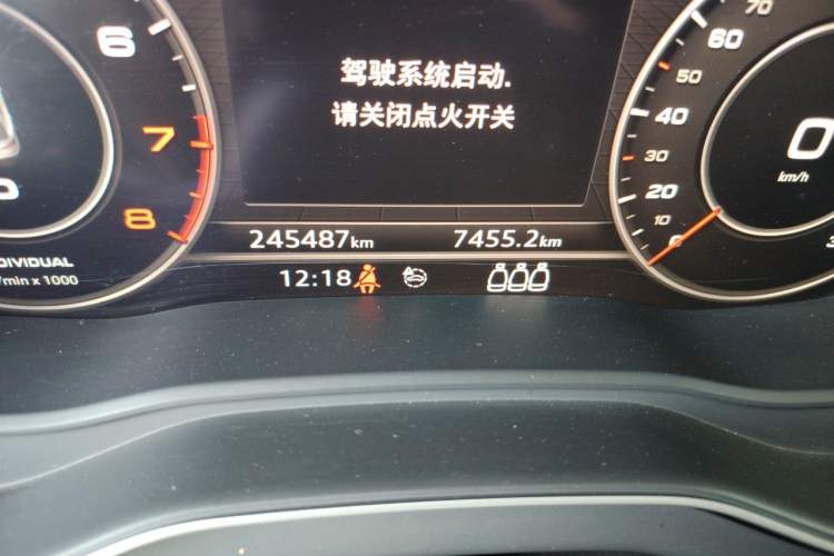 Used Audi Q5L 2018 45 TFSI Prestige Fashion Edition China V Emission Standard Odometer Close Up