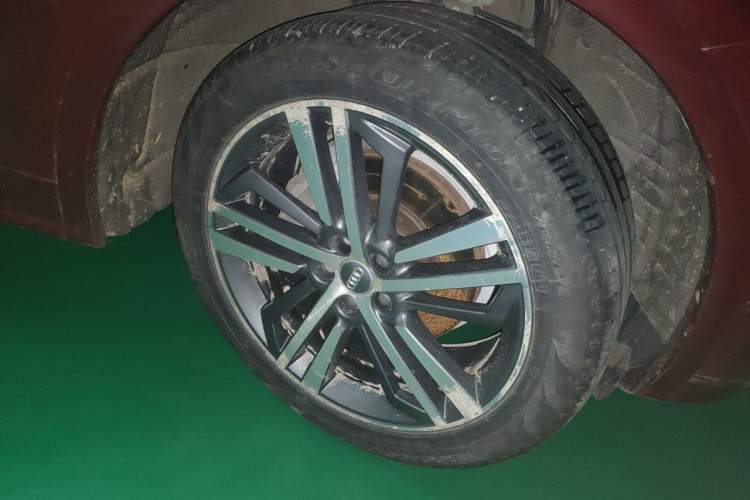 Used Audi Q5L 2018 45 TFSI Prestige Luxury Sport Type China V Emission Standard Right Front Wheel Hub