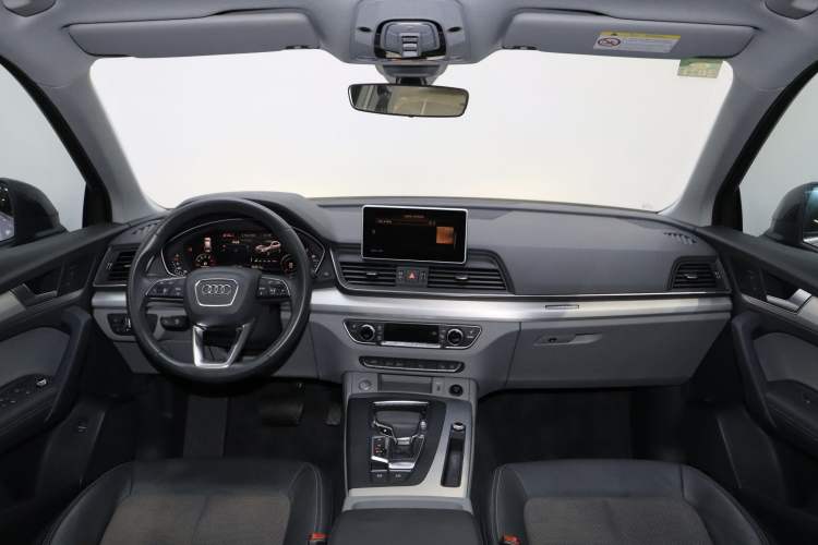Used Audi Q5L 2018 40 TFSI Prestige Fashion Edition China V Audio And AC Panel