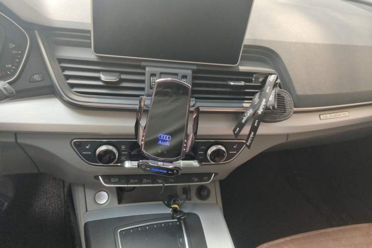 Used Audi Q5L 2018 40 TFSI Prestige Fashion Edition China V Audio And AC Panel