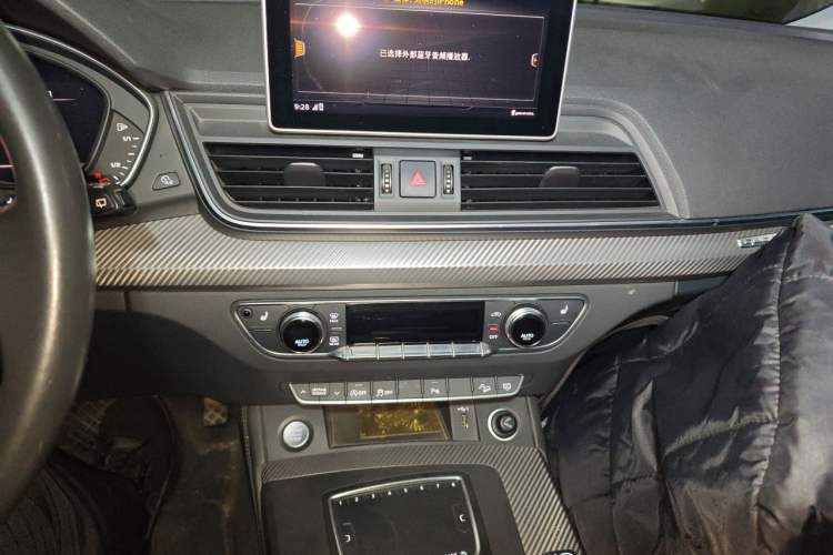 Used Audi Q5L 2018 45 TFSI Prestige Fashion Edition China VI Emission Standard Audio And AC Panel