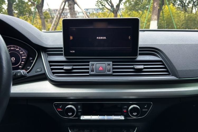 Used Audi Q5L 2018 40 TFSI Prestige Fashion Edition China V Audio And AC Panel