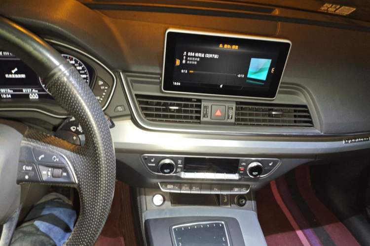 Used Audi Q5L 2018 40 TFSI Prestige Fashion Edition China VI Audio And AC Panel