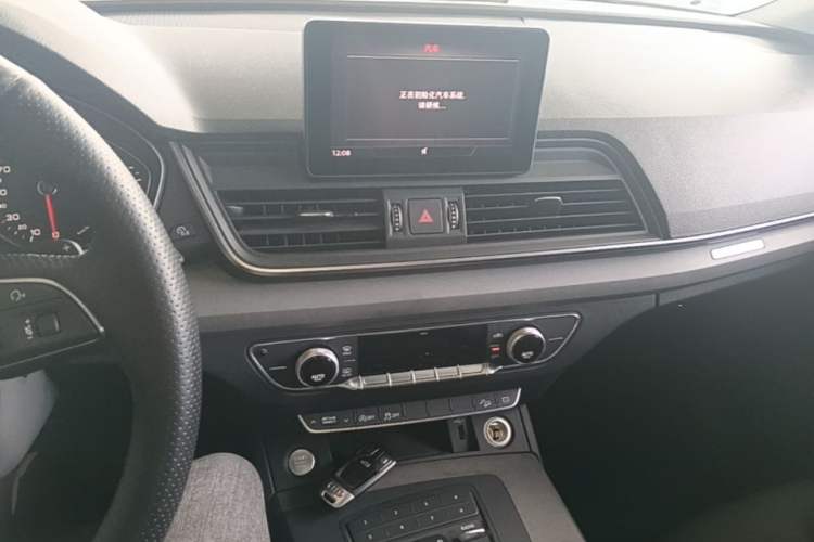 Used Audi Q5L 2018 40 TFSI Prestige Edition China V Audio And AC Panel