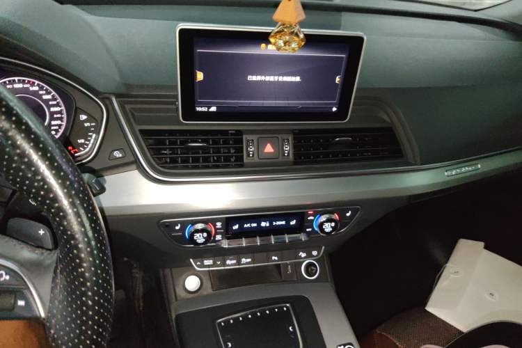 Used Audi Q5L 2018 40 TFSI Prestige Fashion Edition China VI Audio And AC Panel