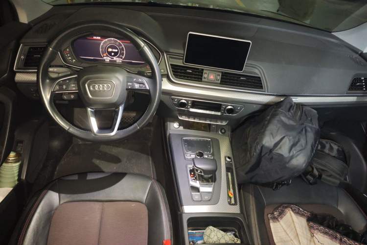 Used Audi Q5L 2018 45 TFSI Prestige Fashion Edition China VI Emission Standard Center Console