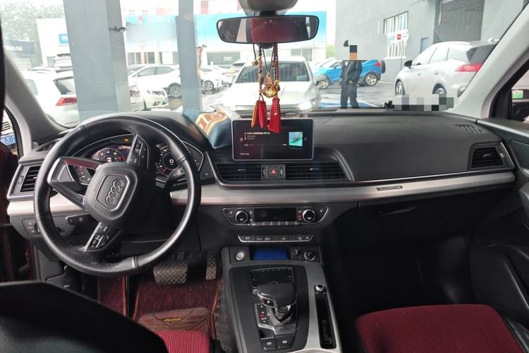 Used Audi Q5L 2018 40 TFSI Prestige Fashion Edition China VI Center Console