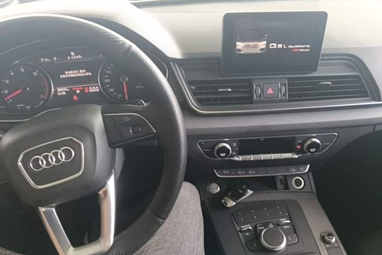 Used Audi Q5L 2018 40 TFSI Prestige Edition China V Center Console