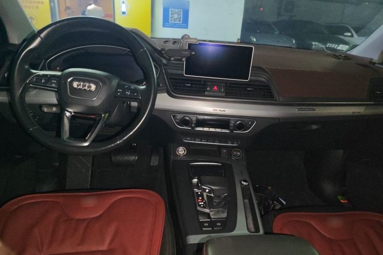 Used Audi Q5L 2018 40 TFSI Prestige Fashion Edition China VI Center Console
