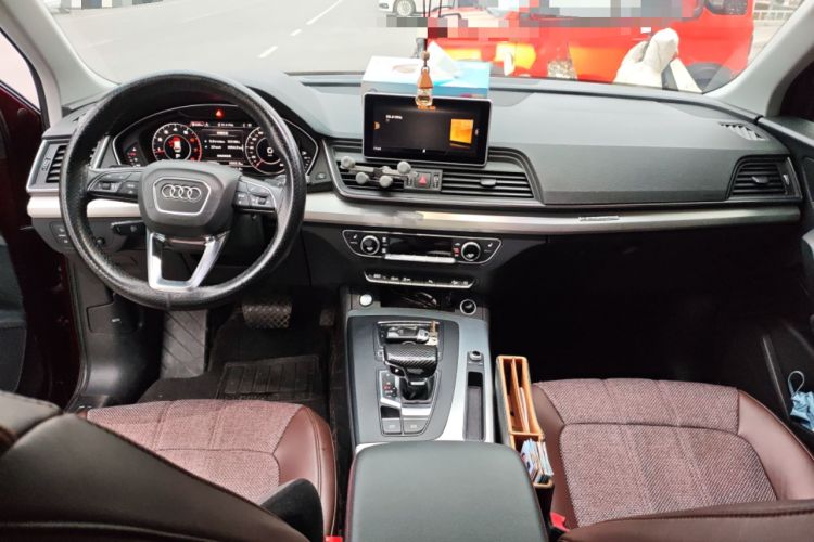 Used Audi Q5L 2018 40 TFSI Prestige Fashion Edition China VI Center Console