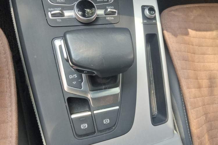 Used Audi Q5L 2018 40 TFSI Prestige Fashion Edition China V Gear Lever