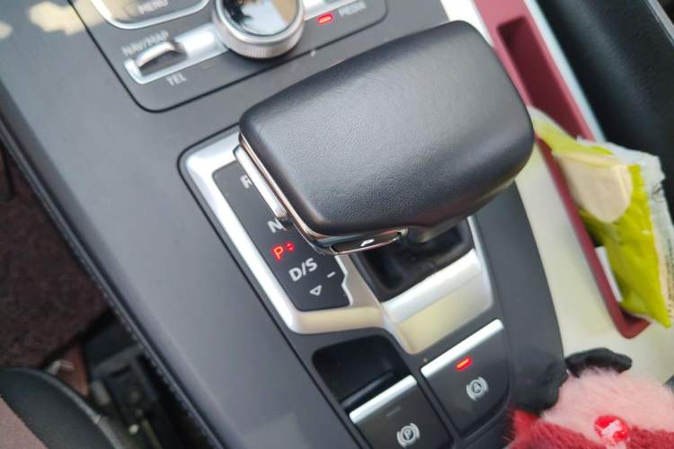 Used Audi Q5L 2018 40 TFSI Prestige Fashion Edition China V Gear Lever