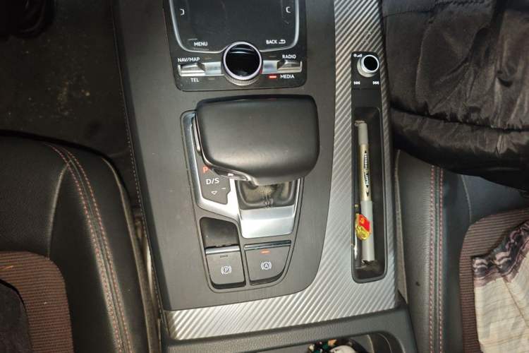 Used Audi Q5L 2018 45 TFSI Prestige Fashion Edition China VI Emission Standard Gear Lever