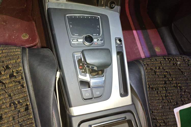 Used Audi Q5L 2018 40 TFSI Prestige Fashion Edition China VI Gear Lever
