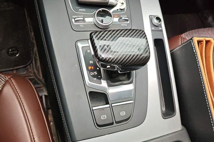 Used Audi Q5L 2018 40 TFSI Prestige Fashion Edition China VI Gear Lever