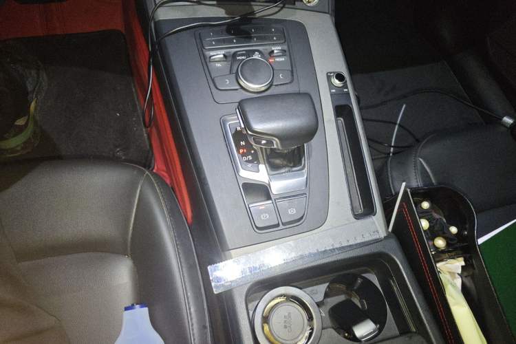 Used Audi Q5L 2018 40 TFSI Prestige Edition China V Gear Lever