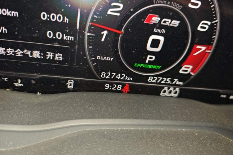 Used Audi Q5L 2018 45 TFSI Prestige Fashion Edition China VI Emission Standard Odometer Close Up