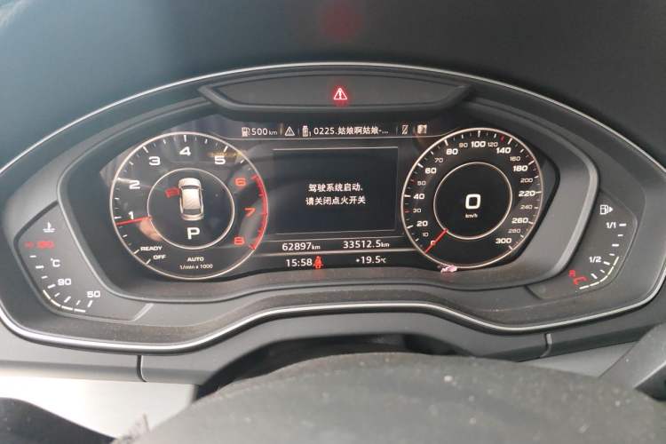 Used Audi Q5L 2018 40 TFSI Prestige Fashion Edition China VI Odometer Close Up