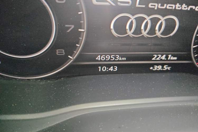 Used Audi Q5L 2018 40 TFSI Prestige Fashion Edition China VI Odometer Close Up